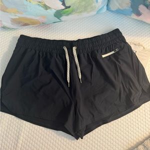 Vuori Shorts
